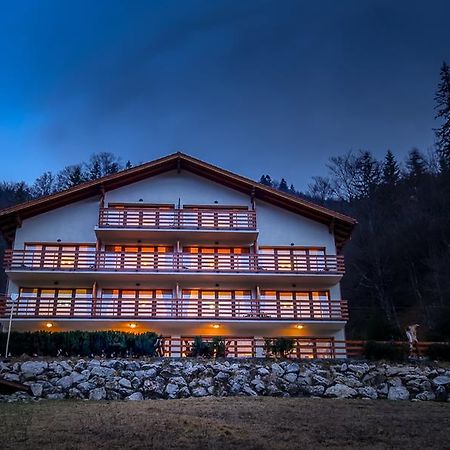 Готель Panorama Pietrei Craiului Зернешті Екстер'єр фото